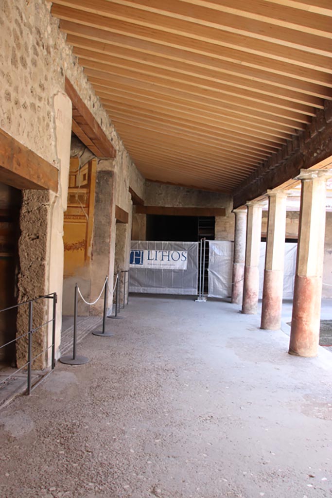 V.2.i Pompeii. October 2023.
South portico, looking west from near Oecus 21. Photo courtesy of Klaus Heese.
