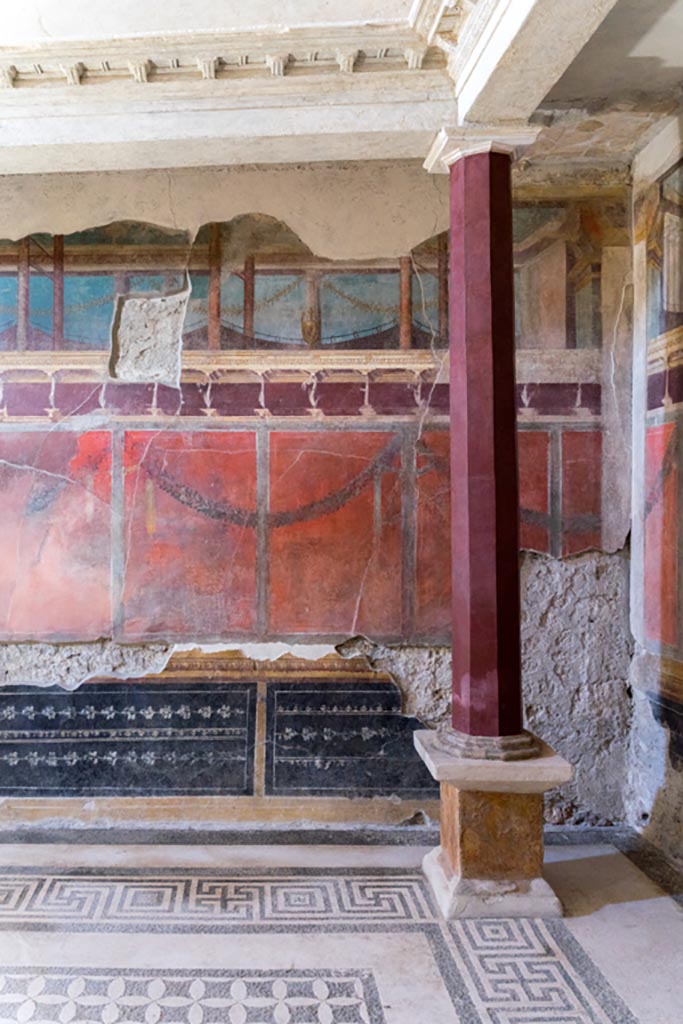 V.2.i Pompeii. March 2023.
Room 21, Corinthian oecus, north wall at east end. Photo courtesy of Johannes Eber.