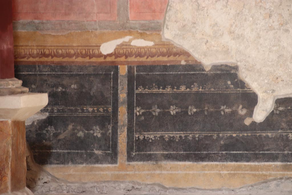 V.2.i Pompeii. October 2023. Oecus 21, detail from zoccolo on lower east wall towards north end. Photo courtesy of Klaus Heese.