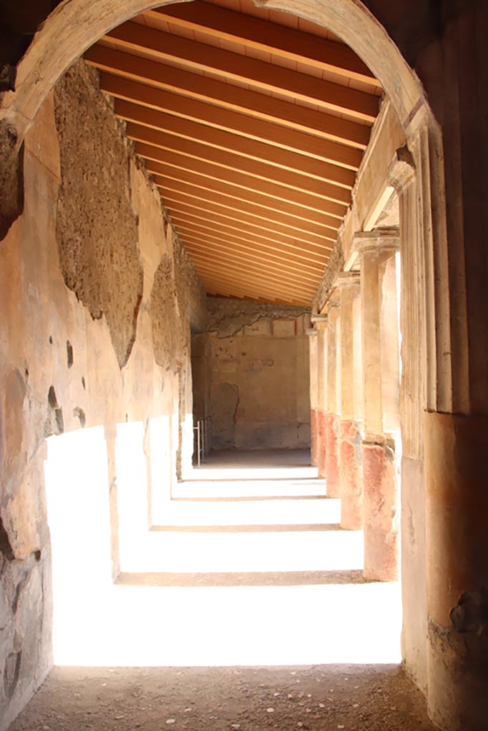 V.2.i Pompeii. October 2023.
East portico of peristyle 23, looking south from north-east corner. Photo courtesy of Klaus Heese.