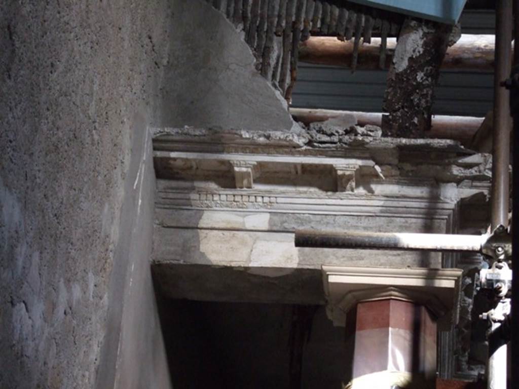 V.2.i Pompeii. Room 21. Corinthian Oecus. Stucco. Under restoration in December 2007.