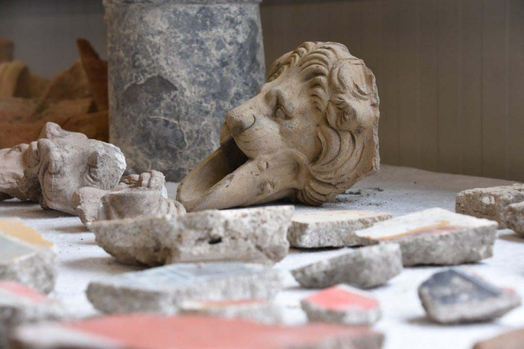 Regio V Pompeii. 2018. Items found during the 2018 excavations.
Oggetti trovati durante gli scavi del 2018.
Photograph © Parco Archeologico di Pompei.