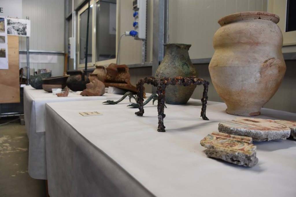 Regio V Pompeii. 2018. Finds from the 2018 excavations.
Reperti dagli scavi del 2018.
Photograph © Parco Archeologico di Pompei.