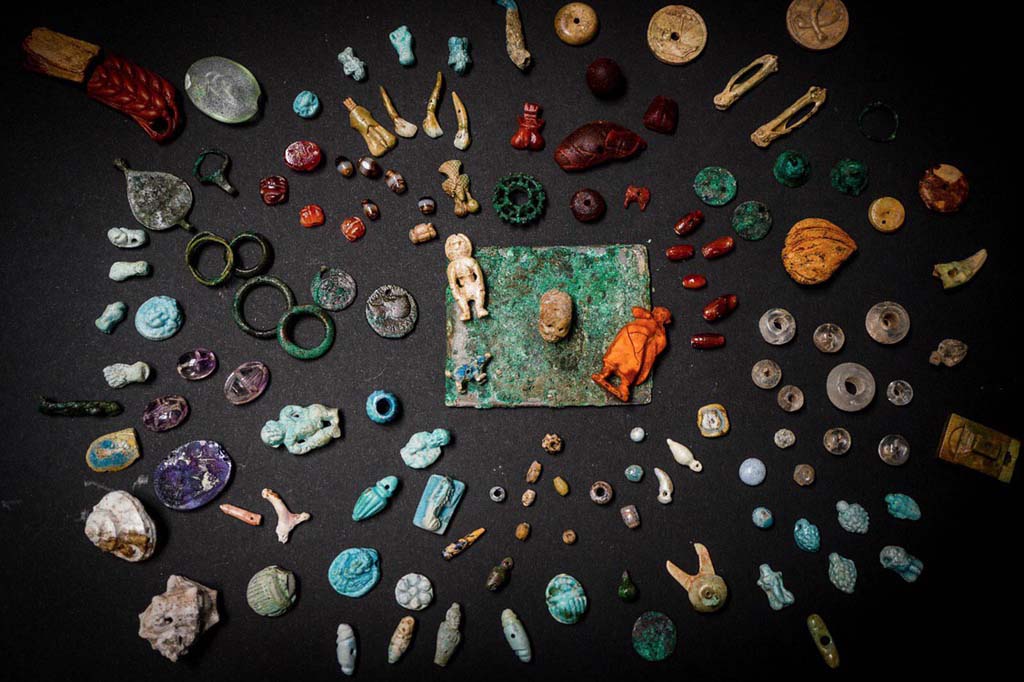 Regio V Pompeii. 2019. Gems found in the Casa con Giardino.
Photograph © Parco Archeologico di Pompei.