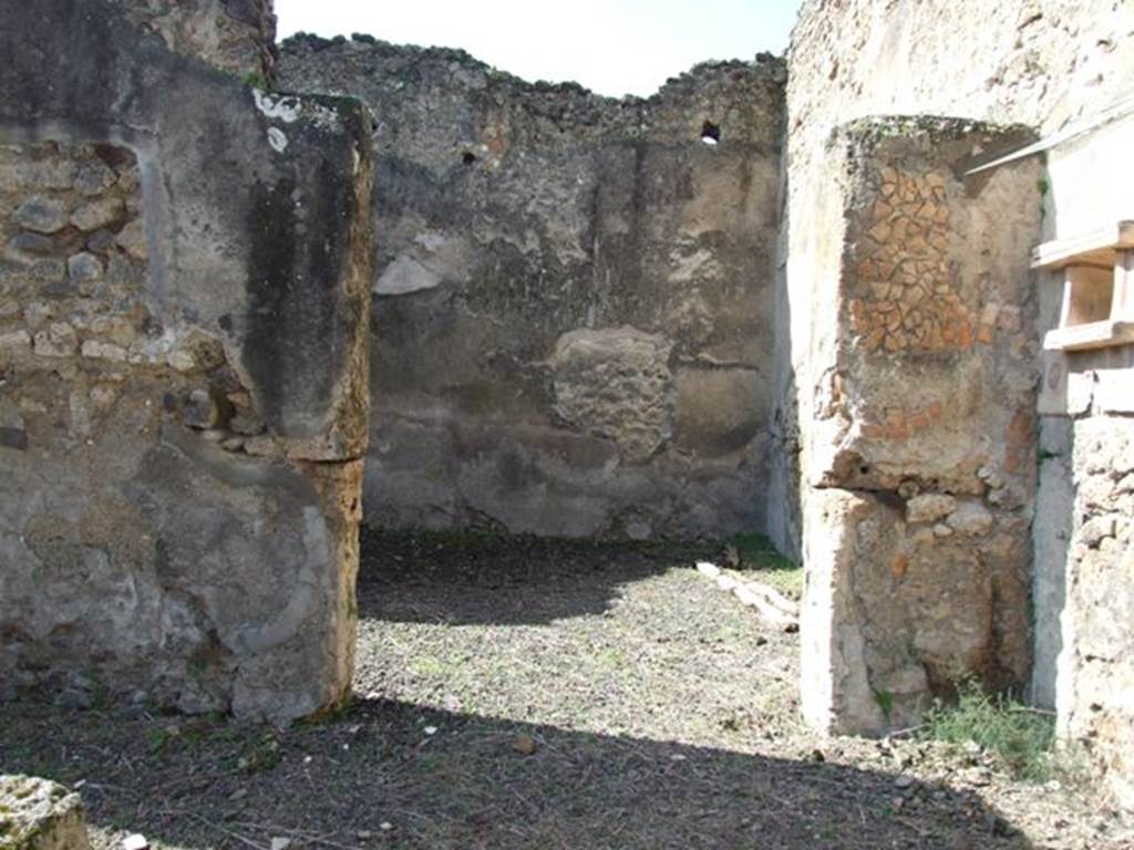 V.4.9 Pompeii. March 2009. Doorway to large room in north-west corner of atrium. A number of objects were found in these two rooms on west side of atrium. See Notizie degli Scavi di Antichit�, 1899, (p.145).