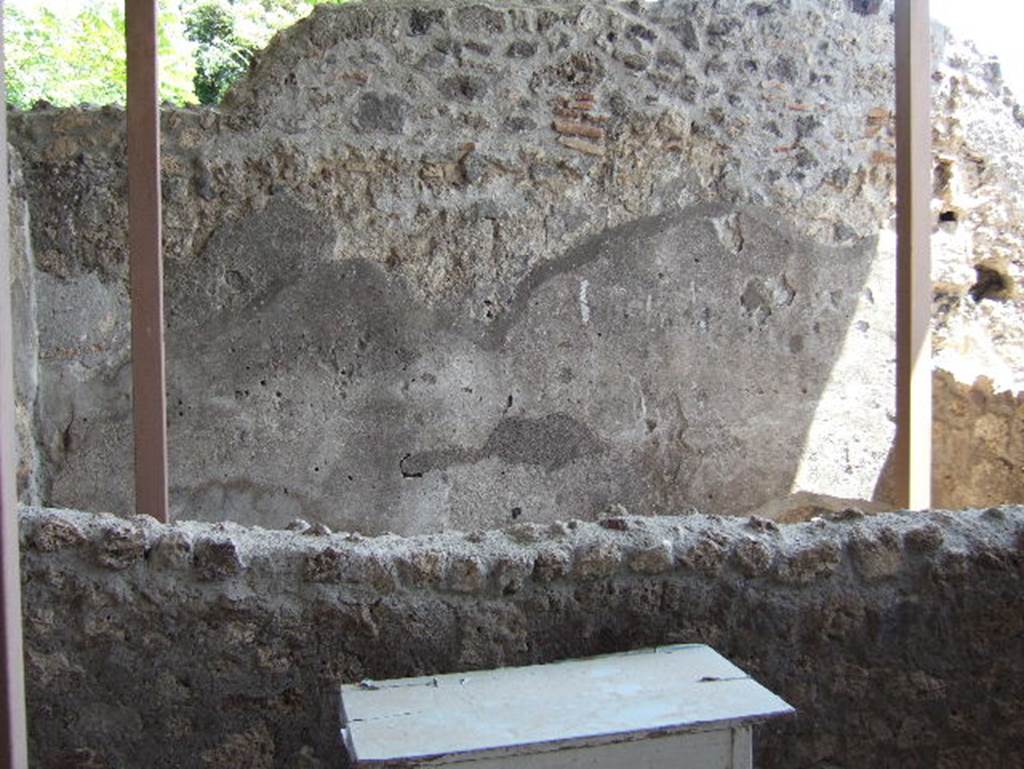V.4.a Pompeii. May 2006. Room ‘v’, looking towards east wall, from room ‘u’, next door.
