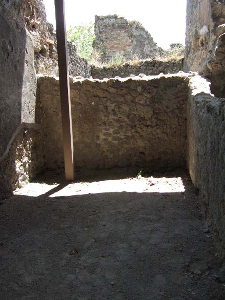 V.4.a Pompeii. May 2006. Room ‘v’, looking towards south wall.