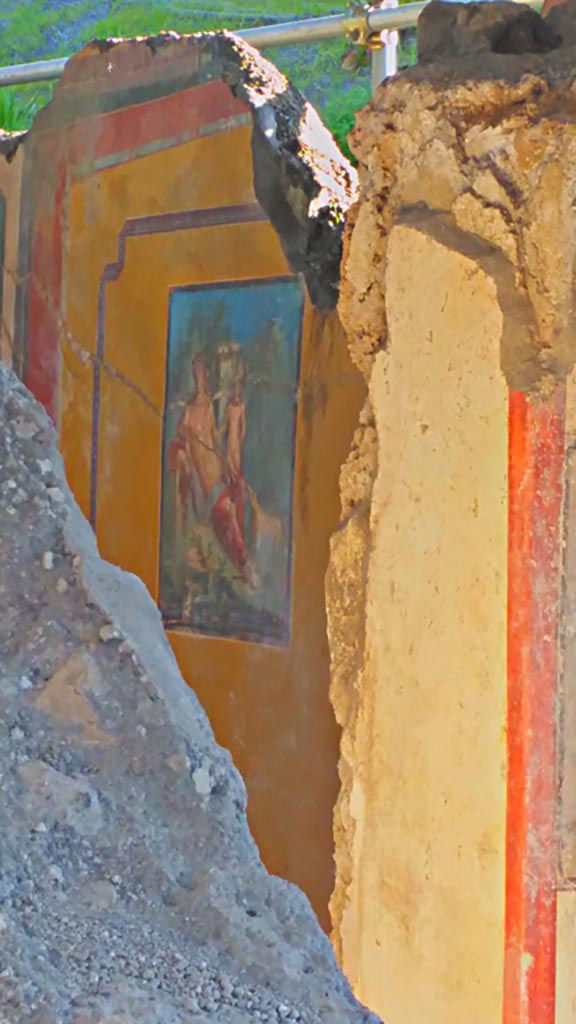 V.6.12 Pompeii. December 2019.
Looking south-east from entrance corridor Amb. 8 towards south wall of atrium Amb. 25 with fresco of Narcissus.
Photo courtesy of Giuseppe Ciaramella.