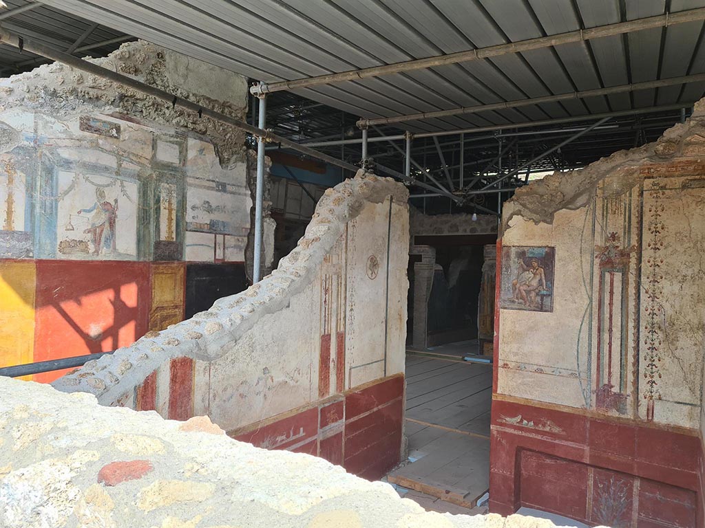 V.6.12 Pompeii. October 2024.
Looking north-east across cubiculum 9, through doorway into atrium, with doorway to corridor 40, at rear of atrium.
Photo courtesy of Klaus Heese.