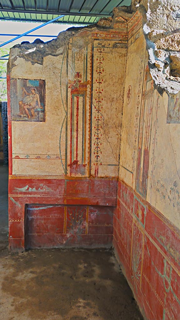 V.6.12 Pompeii. December 2019. Amb. 9.
Looking towards east wall in cubiculum. Photo courtesy of Giuseppe Ciaramella.