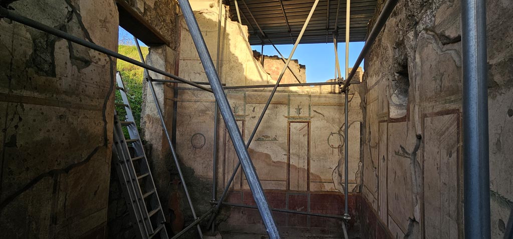 V.7.7 Pompeii. December 2023. Looking towards east wall. Photo courtesy of Miriam Colomer.