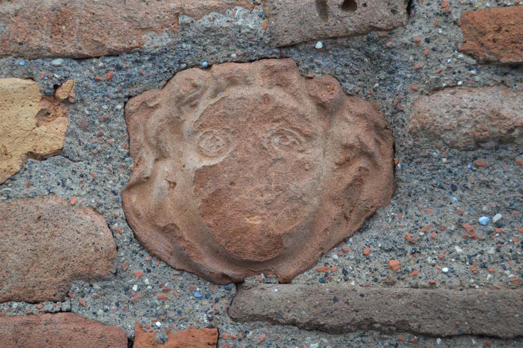 VI.1.4 Pompeii. March 2018.Terracotta mask of head embedded in masonry on south side of entrance doorway.
Foto Taylor Lauritsen, ERC Grant 681269 D�COR.
