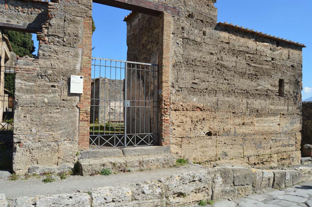 VI.1.10 Pompeii. March 2019. Looking towards entrance doorway.
Foto Taylor Lauritsen, ERC Grant 681269 DÉCOR.