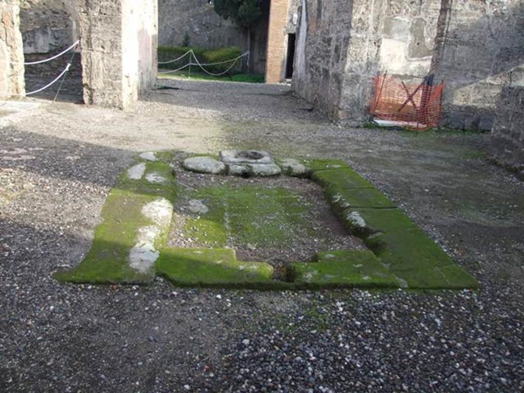 VI.1.10 Pompeii. December 2007. Looking east across impluvium in atrium.