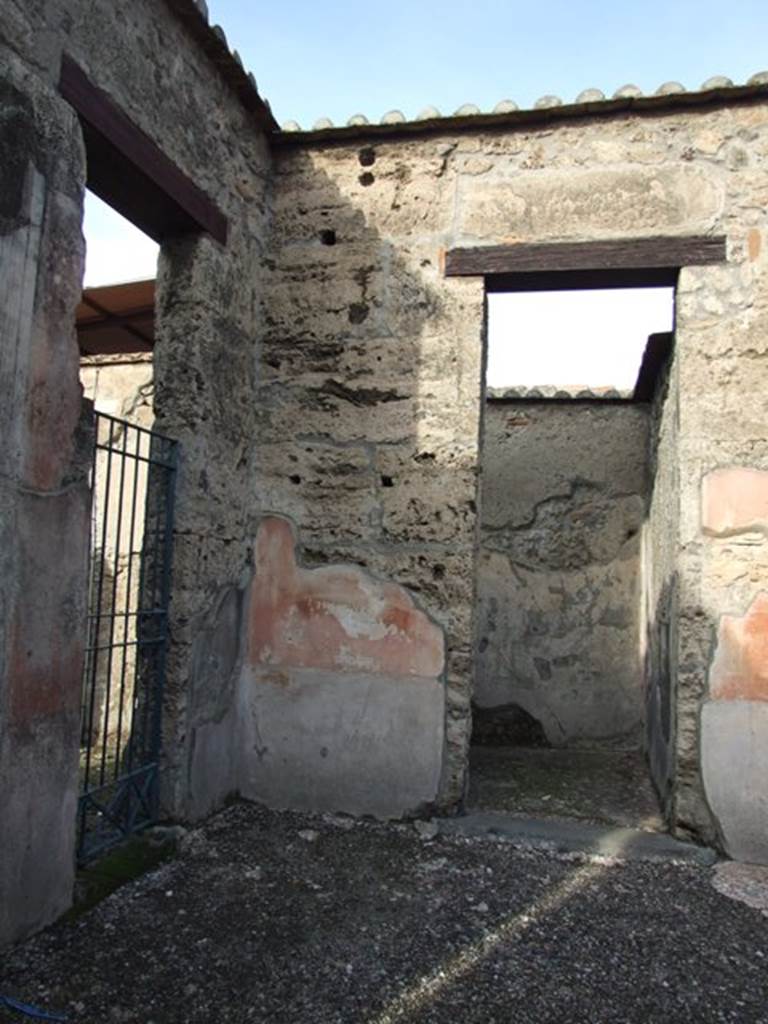 VI.1.10 Pompeii. December 2007. Doorway to room 2, cubiculum on north side of atrium.