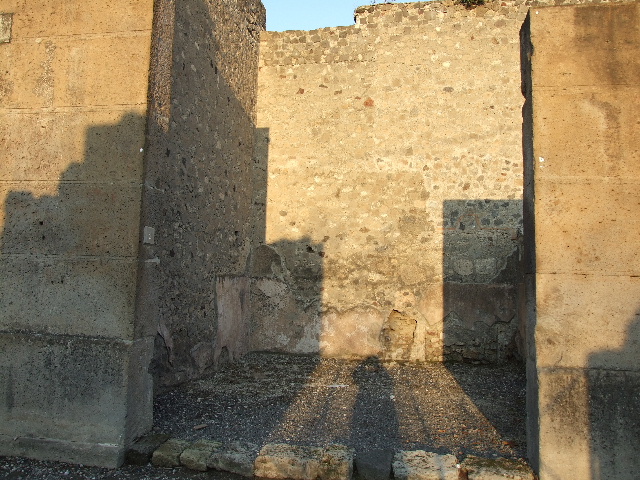 VI.2.2 Pompeii. Shop. May 2005. East wall.