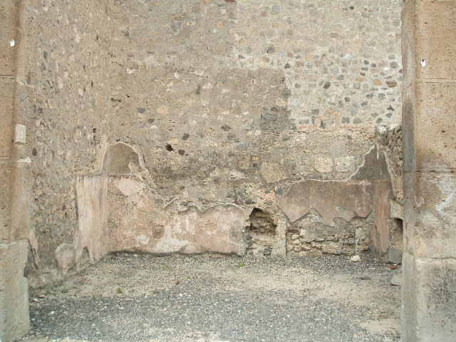 VI.2.2 Pompeii. Shop. December 2007. Pilaster on Via Consolare between VI.2.2 and VI.2.3. Site of graffiti.
