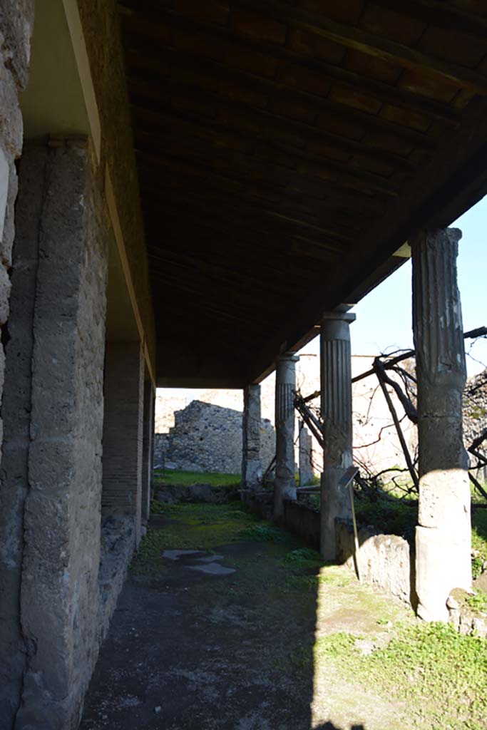 VI.2.4 Pompeii. December 2017. Looking north along portico of garden area.
Foto Annette Haug, ERC Grant 681269 DÉCOR.