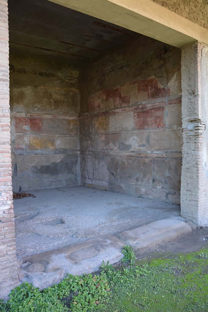 VI.2.4 Pompeii. December 2017. 
Looking north-west towards oecus of north side of tablinum, from portico.
Foto Annette Haug, ERC Grant 681269 D�COR.
