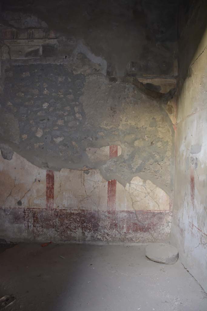 VI.2.4 Pompeii. December 2017. Looking towards south wall of cubiculum.
Foto Annette Haug, ERC Grant 681269 D�COR.
