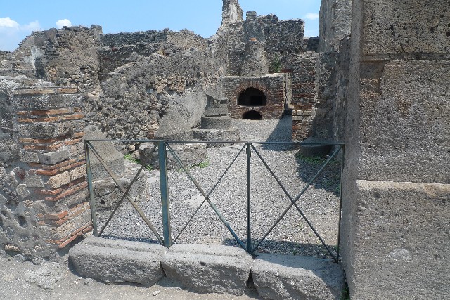 VI.2.6 Pompeii. Between 1867 and 1874. Looking east from entrance.
Photo by Sommer and Behles. Photo courtesy of Charles Marty.