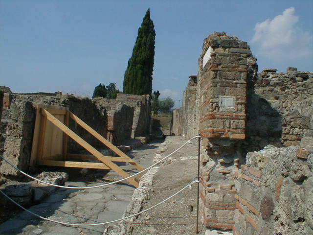 VI.2.10 Pompeii.  Small house.  December 2007.  Entrance.  