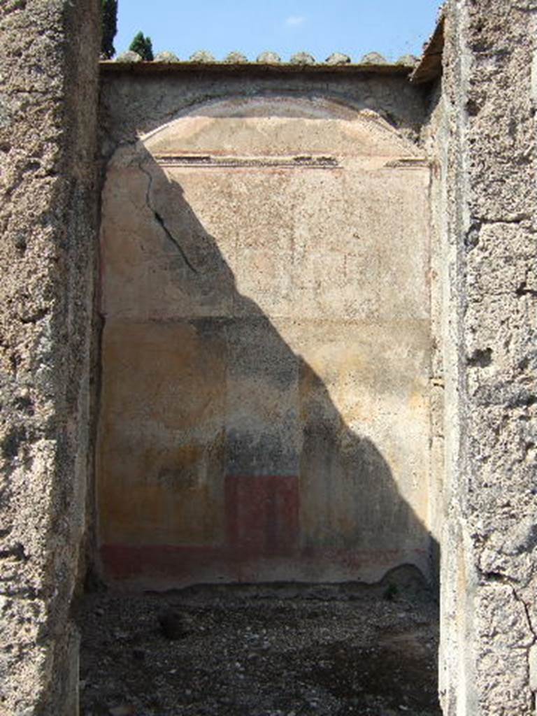 VI.2.11 Pompeii. September 2005. Cornice on east wall of exedra/ala.