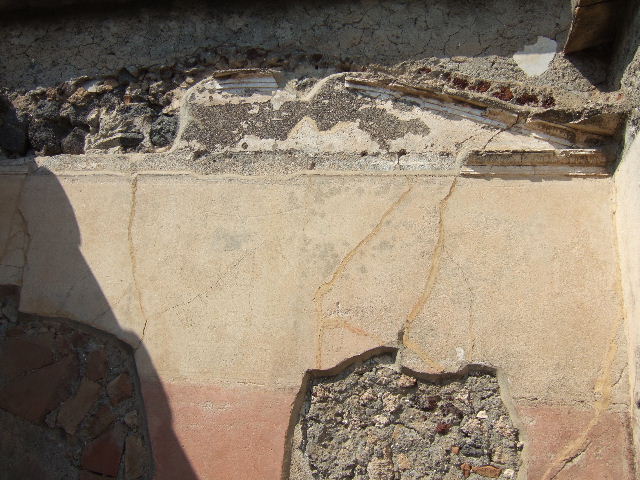 VI.2.12 Pompeii. September 2005. North wall of tablinum 5, looking north-east into room 8. On the left are the doorways to rooms 12, 11 and 10.
