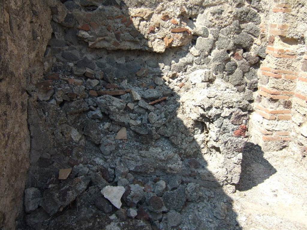 VI.2.12 Pompeii. September 2005. Room 3, room to south of fauces. South wall. Arched feature with remains of painted plaster.