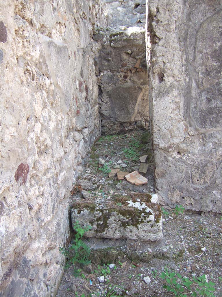 VI.2.16 Pompeii. September 2005. Rooms on north side of peristyle.
