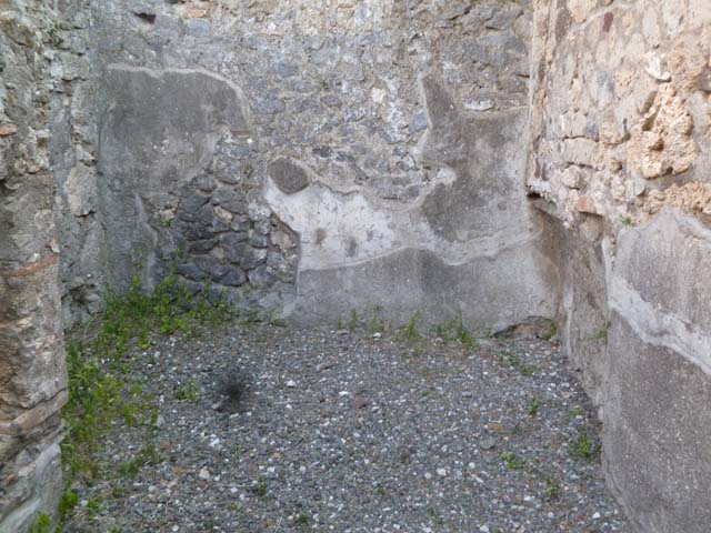 VI.2.16 Pompeii. September 2005. North wall of room on north side of peristyle. 