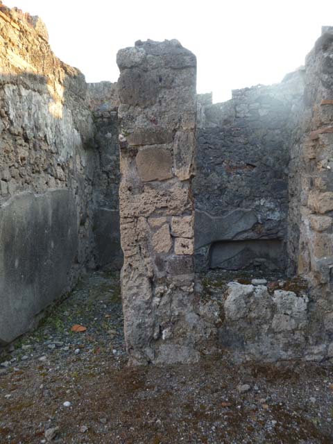 VI.2.16 Pompeii. September 2005. Storeroom on west side of kitchen. Looking north.