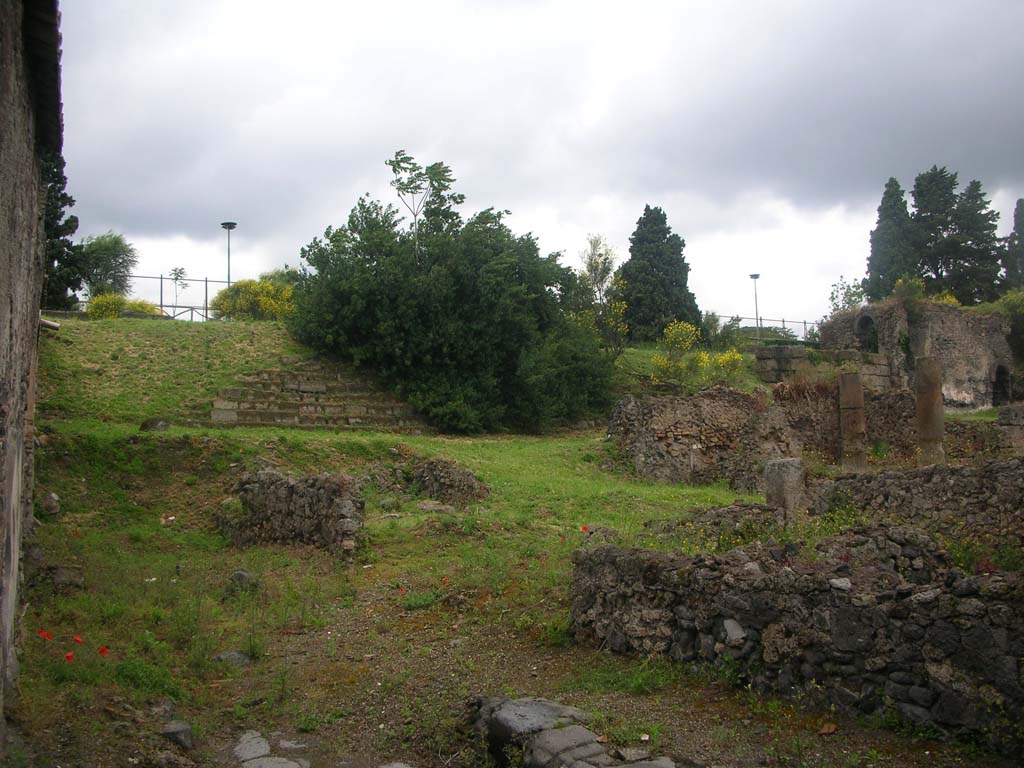 VI.2.18 Pompeii. September 2005. Looking east along prothyron near south wall, showing floor of lower level.