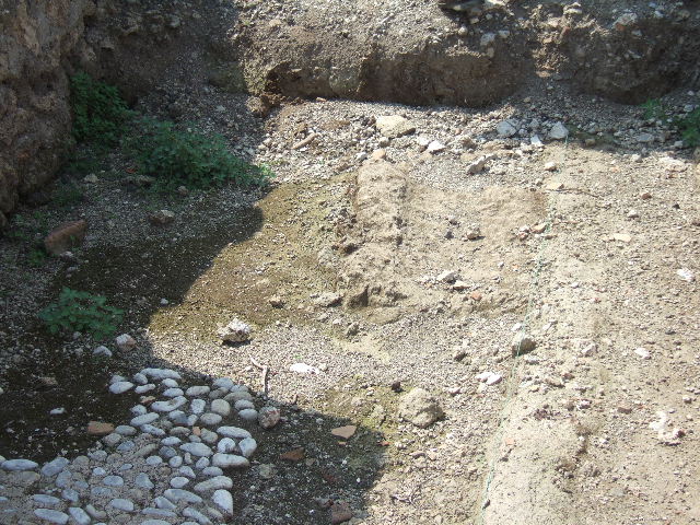 VI.2.18 Pompeii. September 2005. Remains of rooms on north side of garden area.