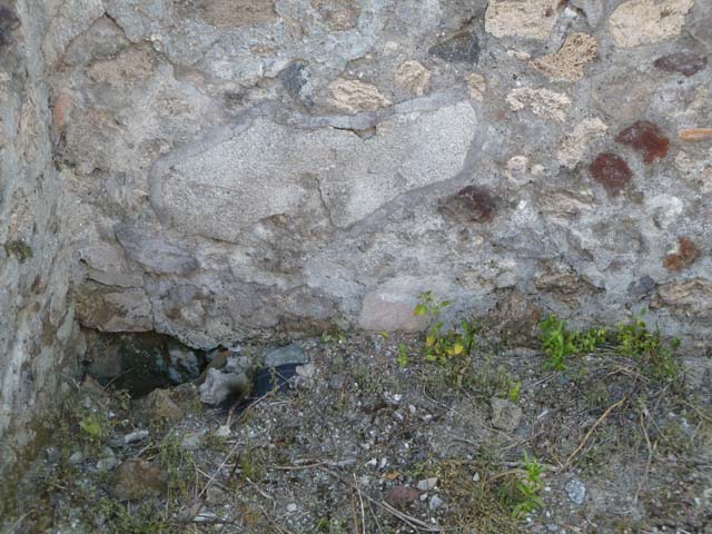VI.2.20 and VI.2.17 Pompeii. December 2007. Corridor along north side of Tablinum leading to the underneath of the stone staircase.