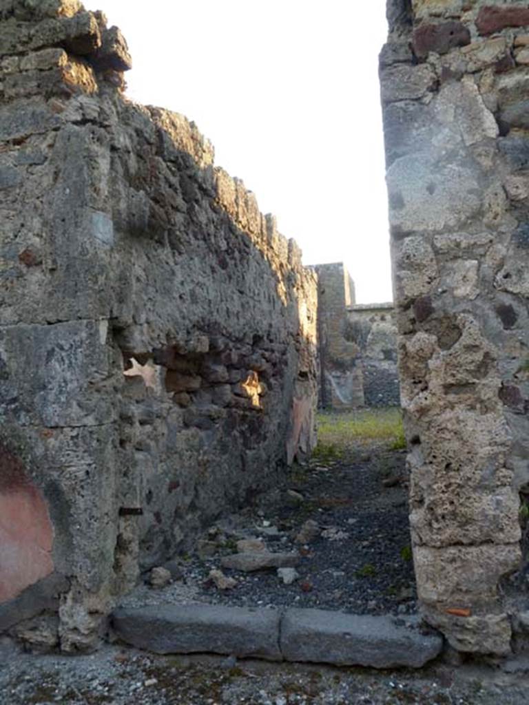 VI.2.25 Pompeii. May 2011. Entrance doorway, looking west.