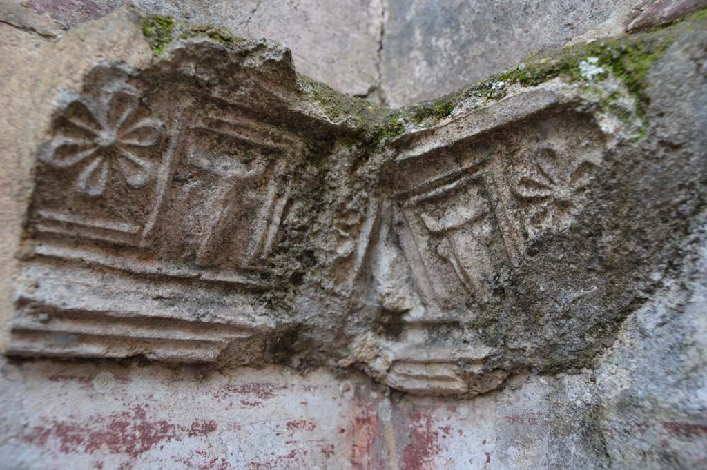 VI.2.25 Pompeii. March 2018. Detail of stucco and painted decoration in cubiculum.
Foto Taylor Lauritsen, ERC Grant 681269 DÉCOR.