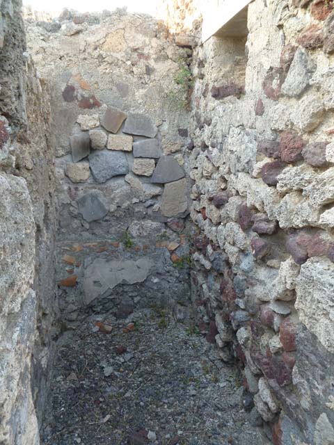 VI.2.26 Pompeii. September 2005. East side of workshop, looking north.
