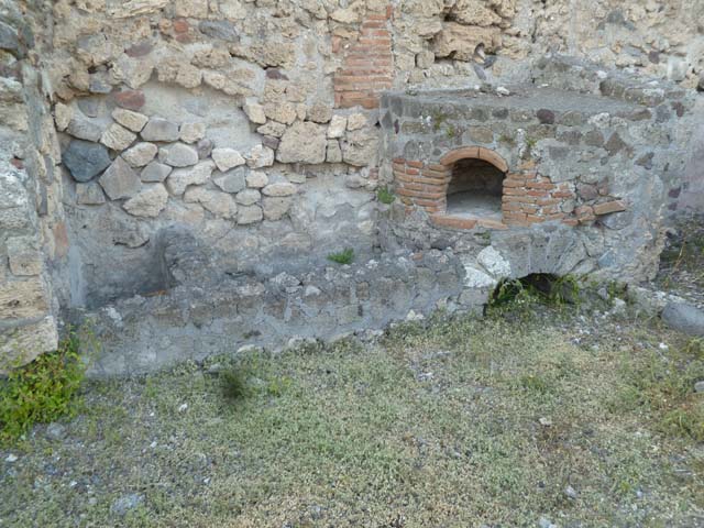 VI.2.26 Pompeii. September 2005. Looking south in yard area, towards area of small garden in centre, with basins and cistern. According to Jashemski, this small garden in the rear south-west corner of the dwelling, was enclosed by a passageway on the east and south. 
In the east wall was a window from the nearby enclosed triclinium, on the left. See Jashemski, W. F., 1993. The Gardens of Pompeii, Volume II: Appendices. New York: Caratzas. (p.123)


