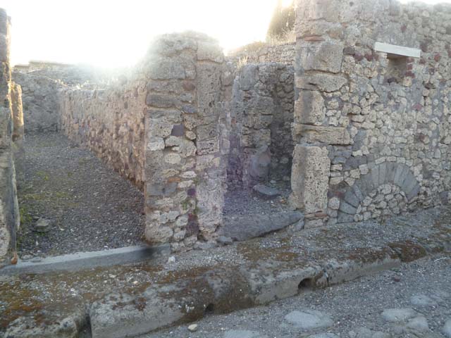 VI.2.27 Pompeii. September 2005. Entrance.