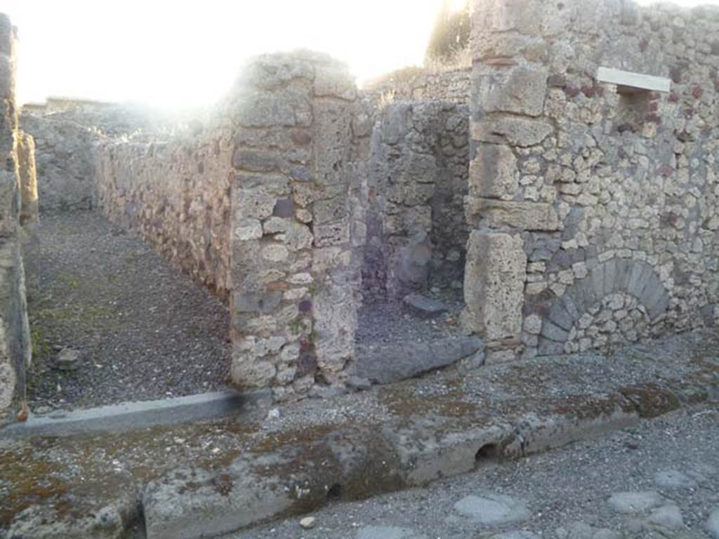 VI.2.27 Pompeii. September 2005. Entrance corridor, with rooms only on one side. Looking west.