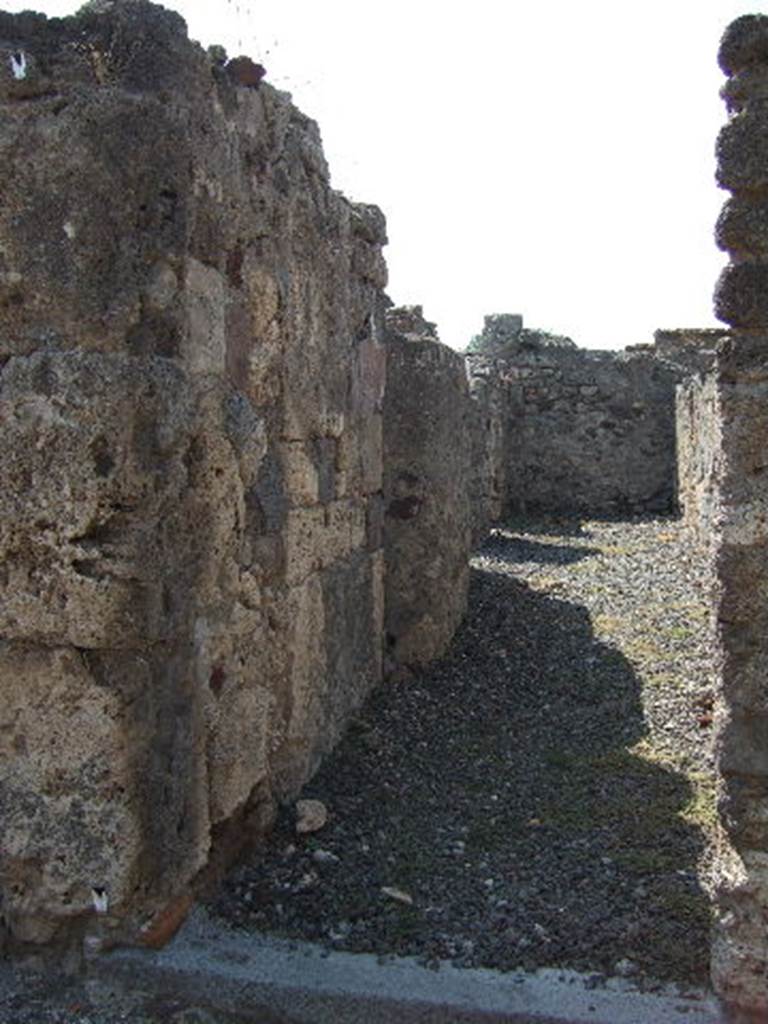 VI.2.27 Pompeii. September 2005. West wall of triclinium, with small cubiculum with antechamber on its west side.