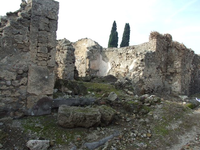 VI.2.28 Pompeii. September 2005. Entrance doorway, looking west.