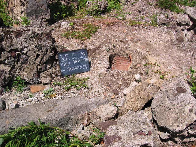VI.2.28 Pompeii. September 2005. North wall of triclinium on north side of entrance corridor.
