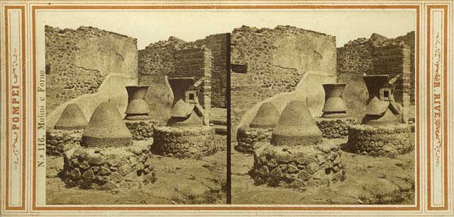 VI.3.3 Pompeii.  March 2009.  Room 7, large earthenware vessel for holding water on south side of well head.

