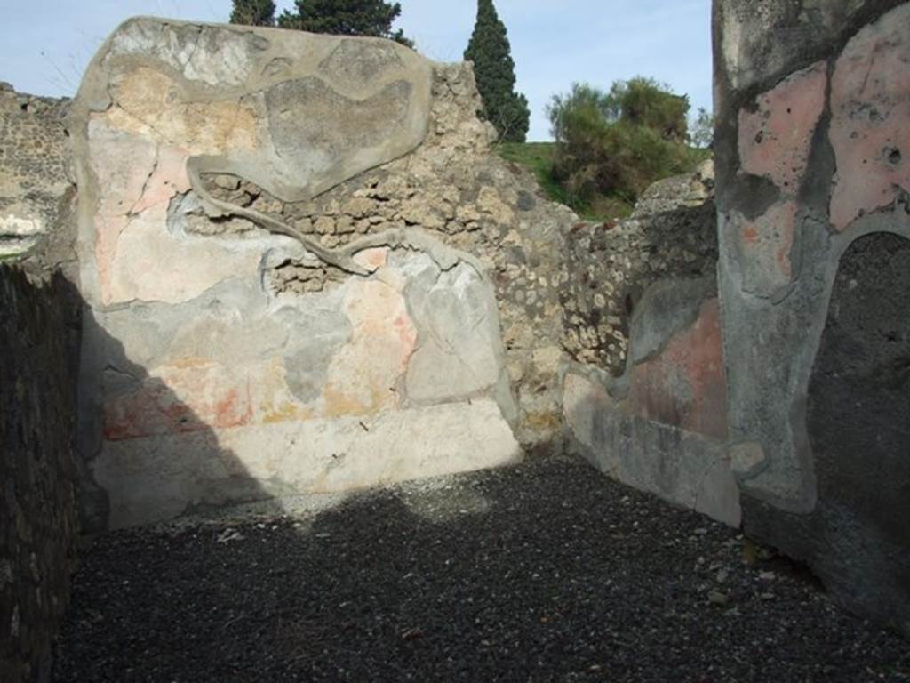 VI.5.3 Pompeii. December 2007. Room 1, looking north. According to Helbig, paintings found in the room to the left of the prothyron were; Artemis 237, Demeter, 177, Aphrodite 292, See Helbig, W., 1868. Wandgemälde der vom Vesuv verschütteten Städte Campaniens. Leipzig: Breitkopf und Härtel. (237, 177, 292)
