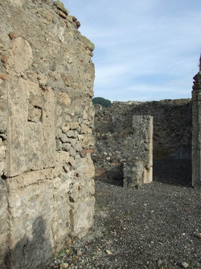VI.5.3 Pompeii. December 2007. Door to room 3 on the left and room 5 on the right, from the atrium. According to Fiorelli, room 3 would have been the north ala with a passage to another cubiculum behind it. Room 5 would have been a triclinium with a window onto the garden.