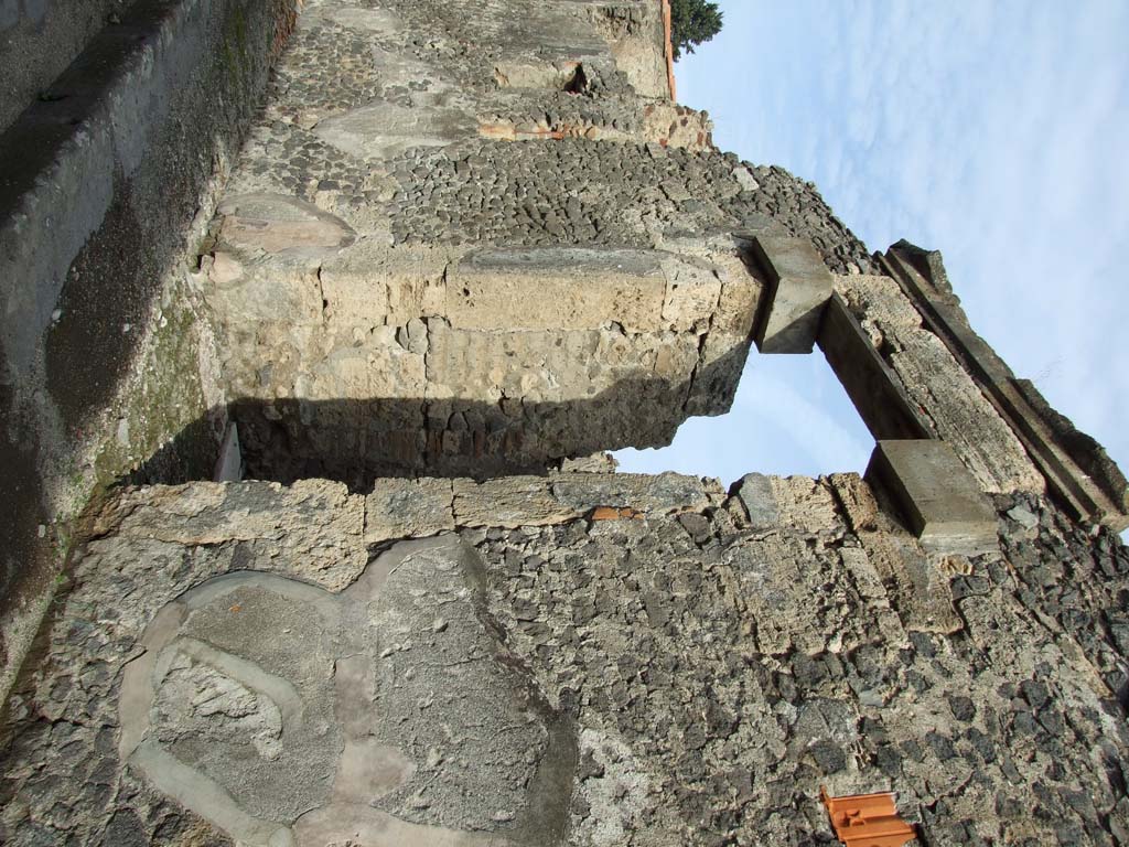 VI.5.4 Pompeii. September 2005. Doorway with corridor to atrium.
