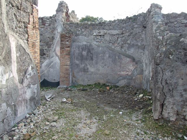 VI.5.5 Pompeii. September 2005. Looking south in peristyle.