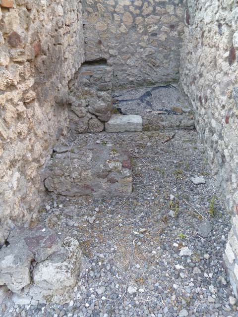 VI.5.8 Pompeii. September 2005. Line of staircase against north wall.
